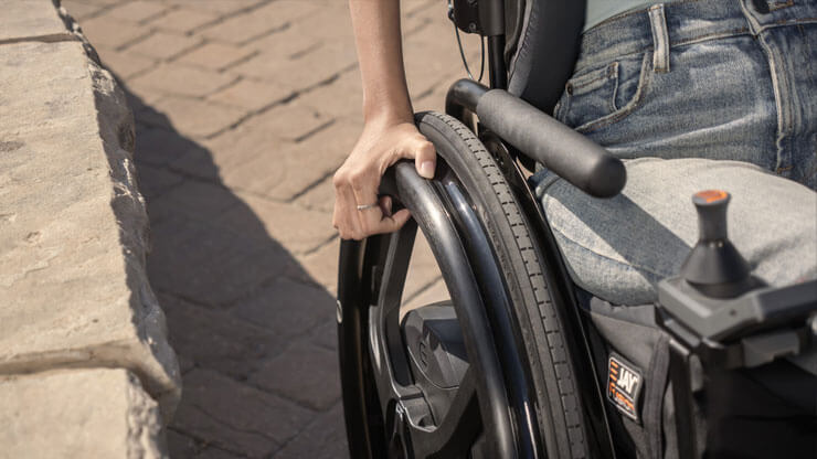 Łatwe przełączanie między trybem wspomagania a trybem swobodnego toczenia