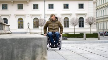 Osoba poruszająca się na wózku inwalidzkim